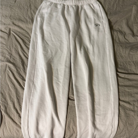 Alo Accolade White Sweat Set - Picture 5 of 5